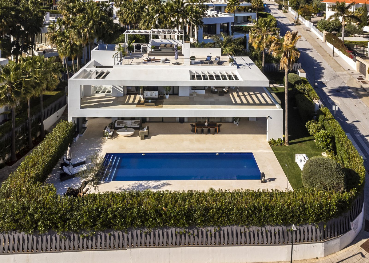 5 Bedroom Villa for Sale in The Golden Mile — 4