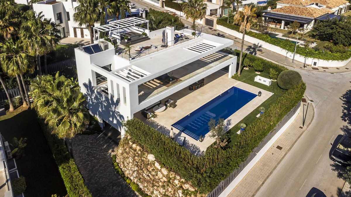 5 Bedroom Villa for Sale in The Golden Mile — 5