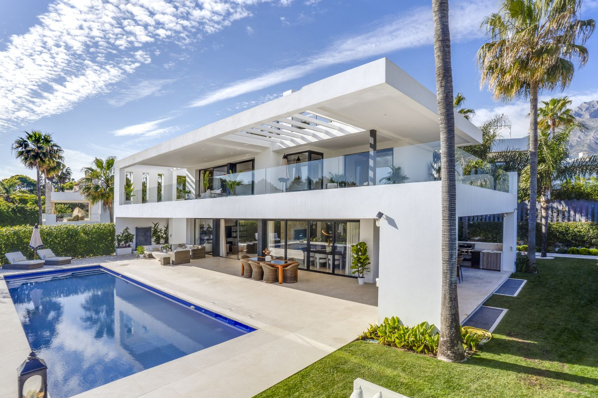 5 Bedroom Villa for Sale in The Golden Mile — 7