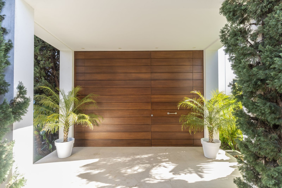 5 Bedroom Villa for Sale in The Golden Mile — view 10