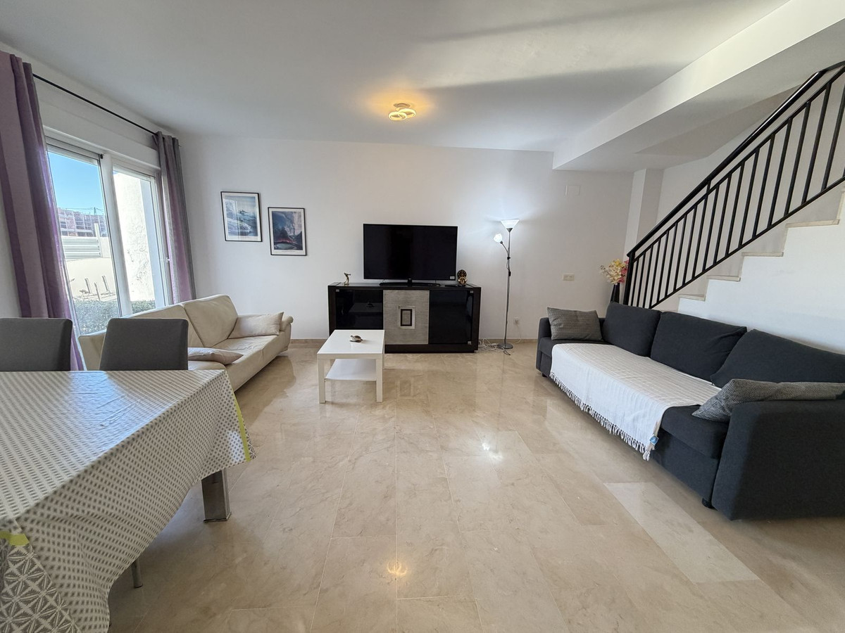 3 Bedroom Apartment for Sale in Estepona — 3