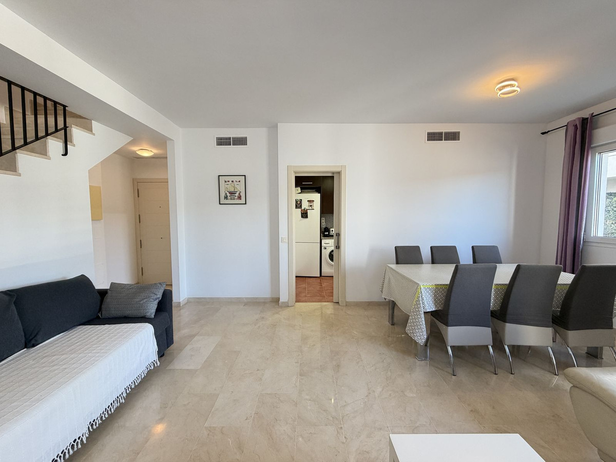 3 Bedroom Apartment for Sale in Estepona — 6