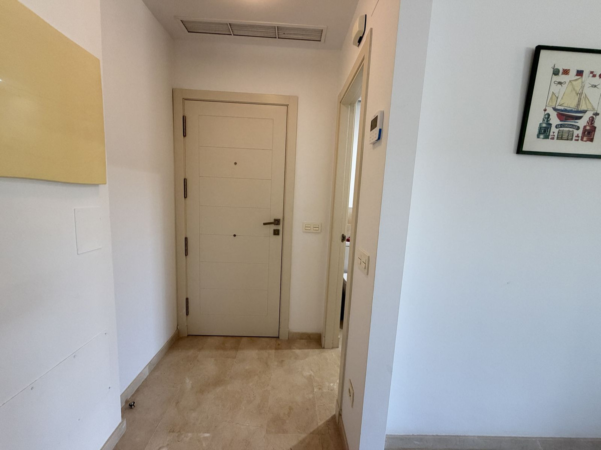 3 Bedroom Apartment for Sale in Estepona — 8