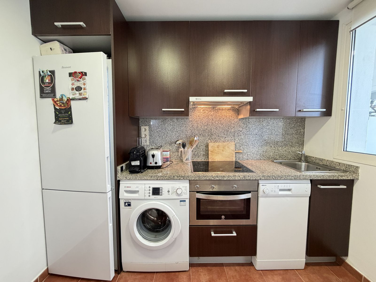3 Bedroom Apartment for Sale in Estepona — view 10