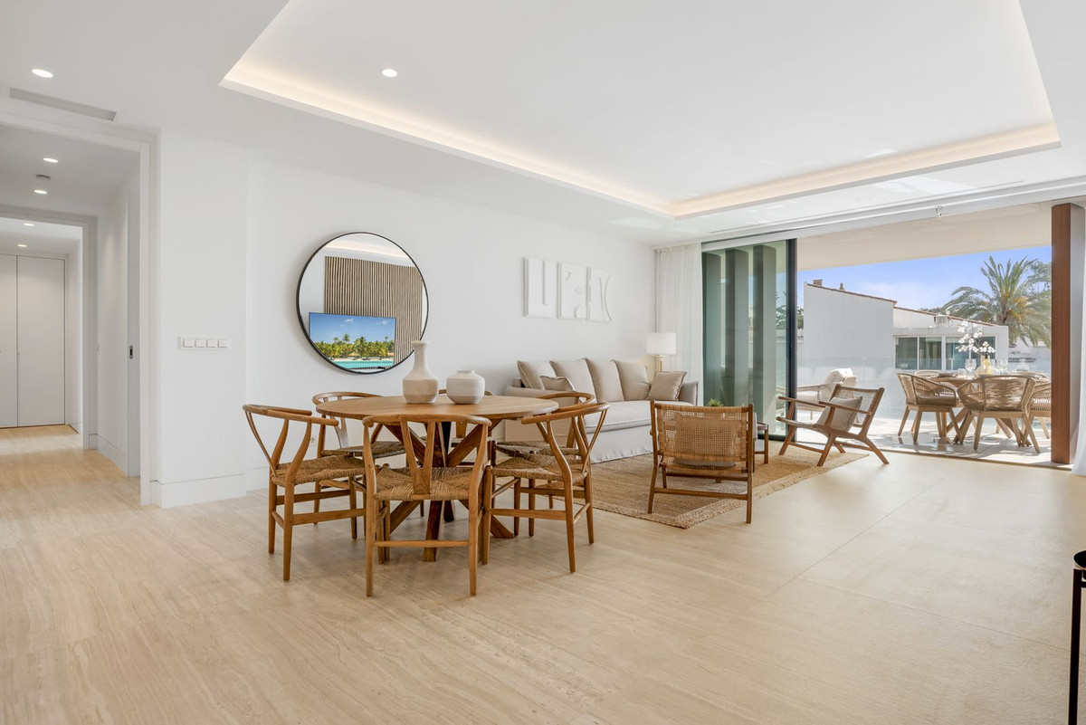2 Bedroom Apartment for Sale in Estepona — view 10