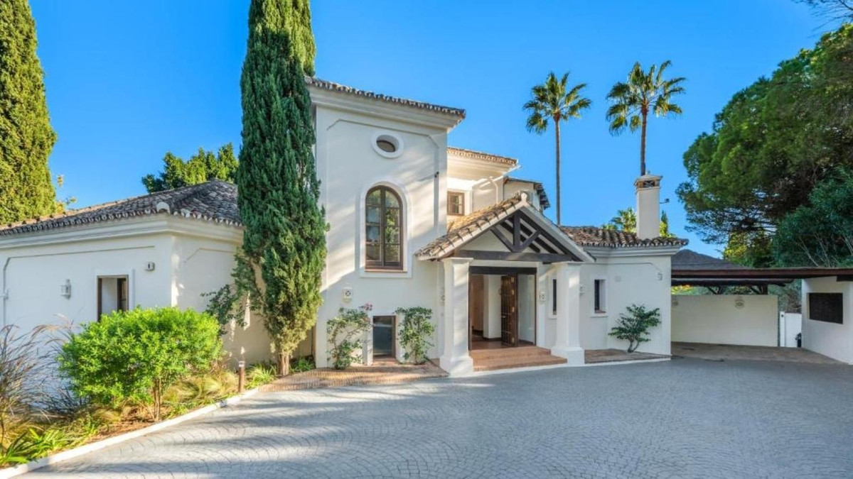 5 Bedroom Villa for Sale in La Zagaleta