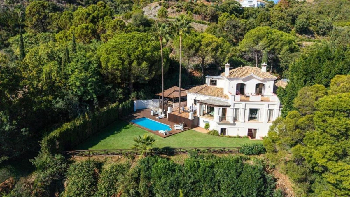 5 Bedroom Villa for Sale in La Zagaleta — 2
