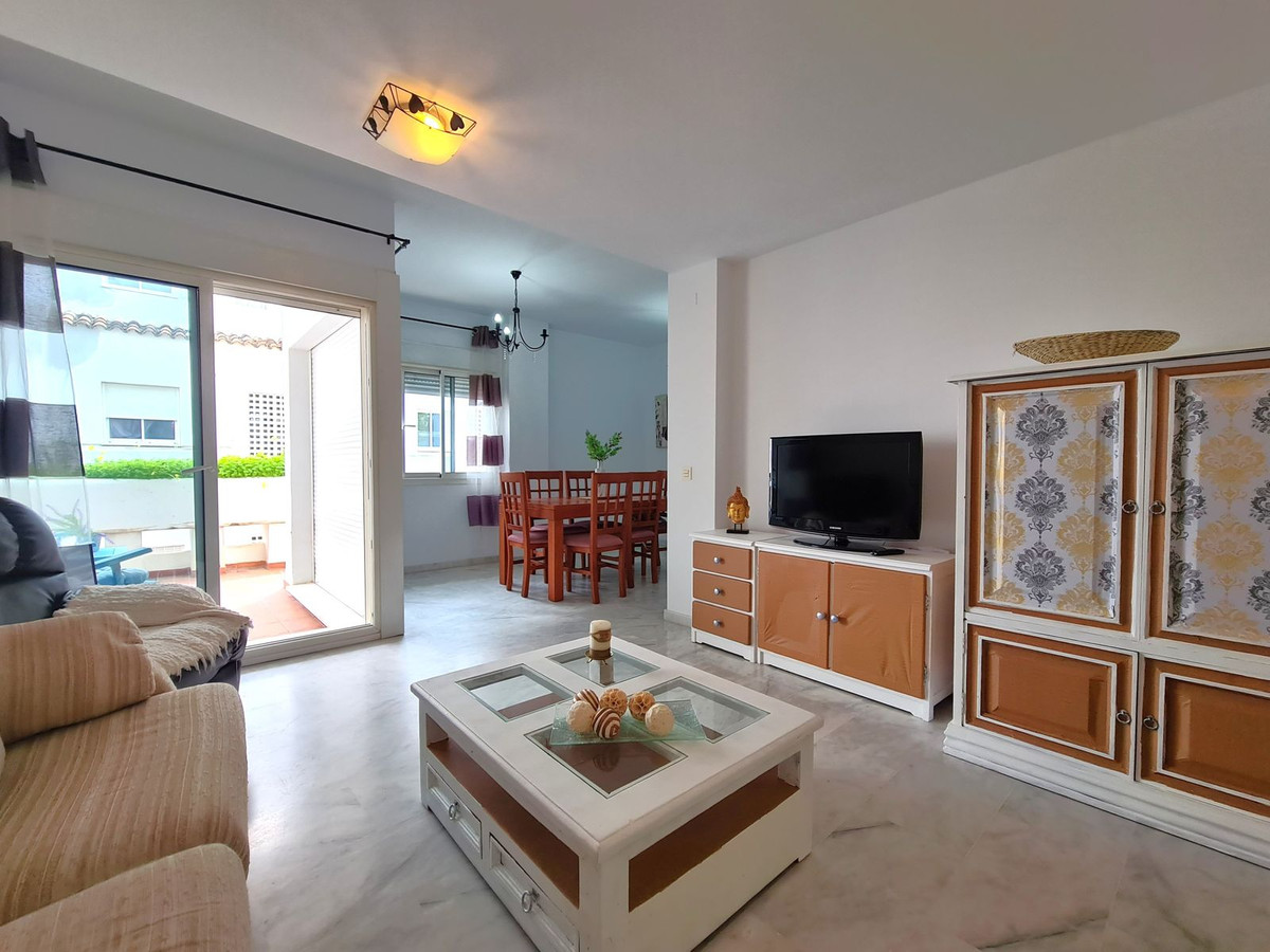 3 Bedroom Apartment for Sale in Estepona — 2