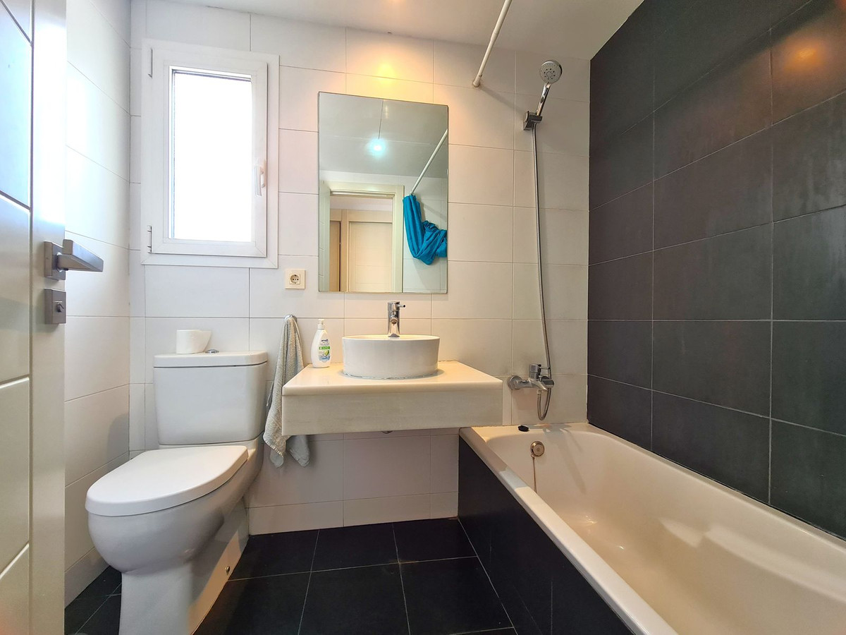 3 Bedroom Apartment for Sale in Estepona — 6
