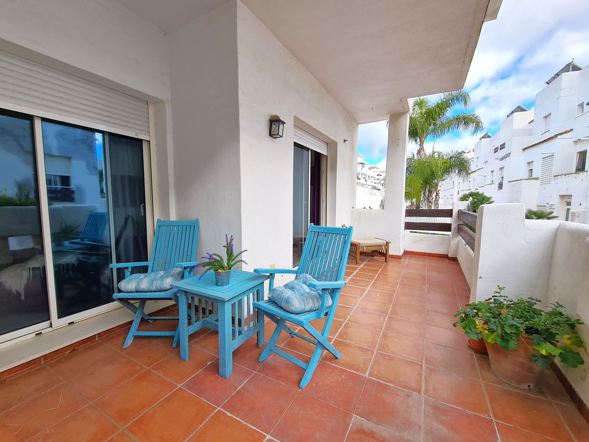 3 Bedroom Apartment for Sale in Estepona — 9