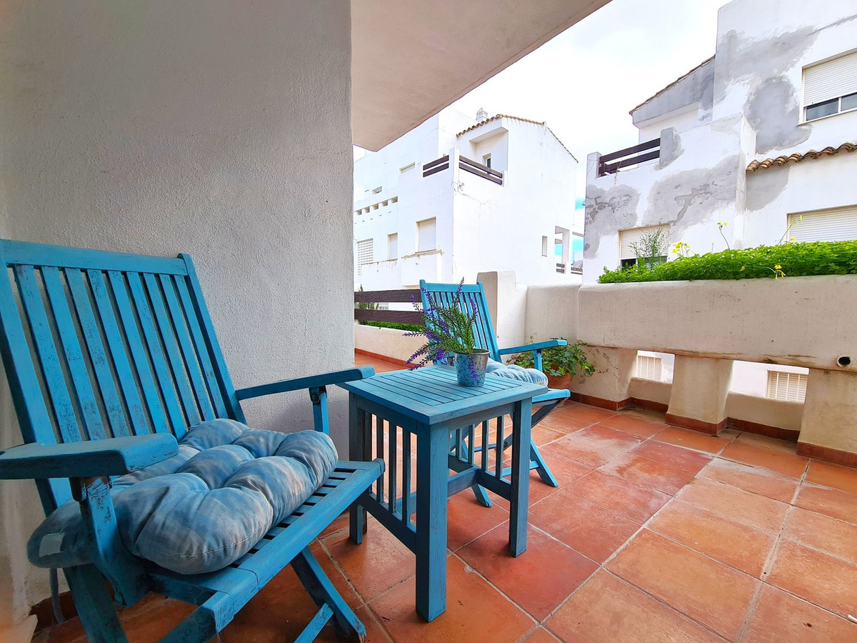 3 Bedroom Apartment for Sale in Estepona — view 10