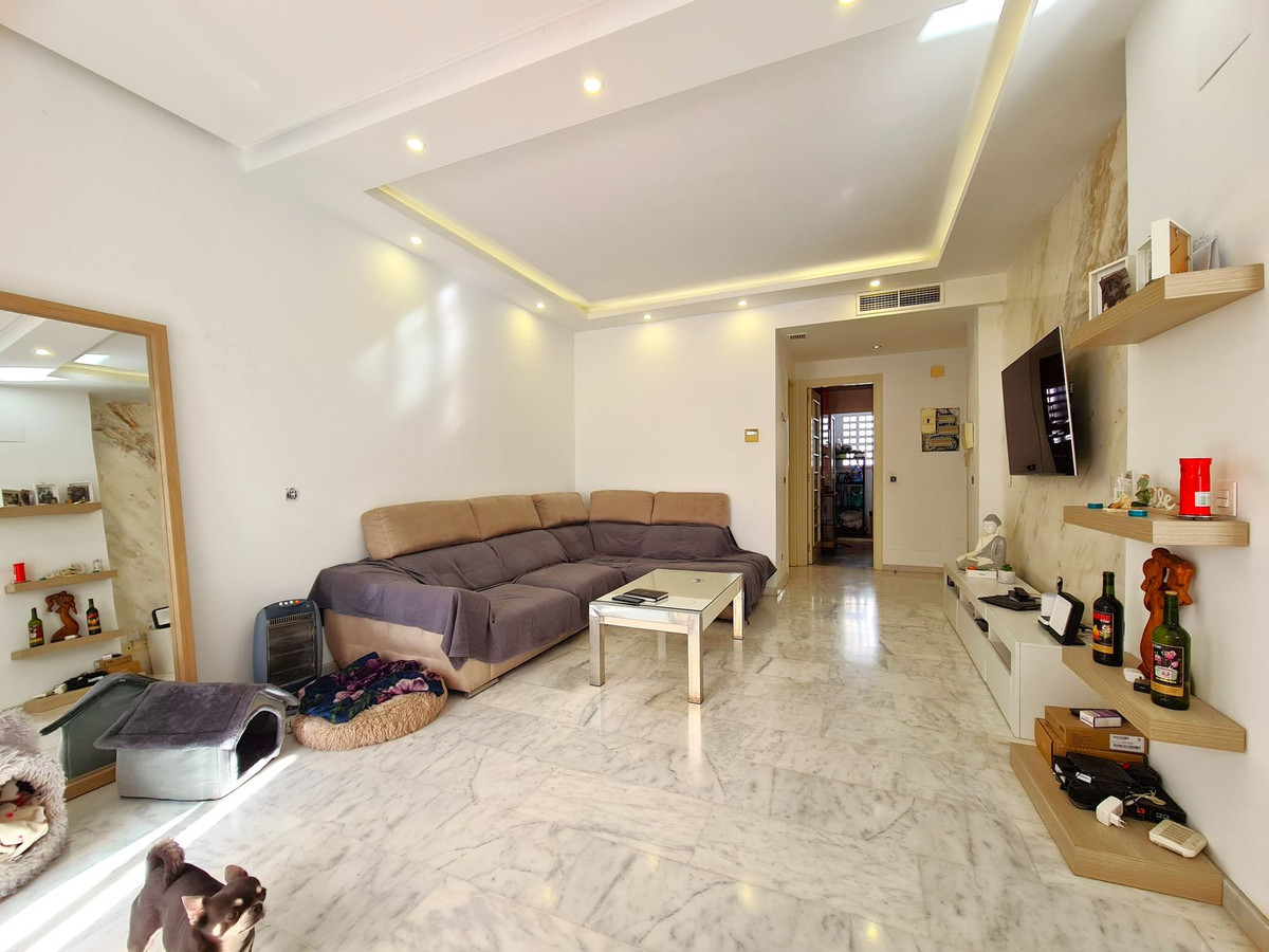 3 Bedroom Apartment for Sale in Estepona — 2