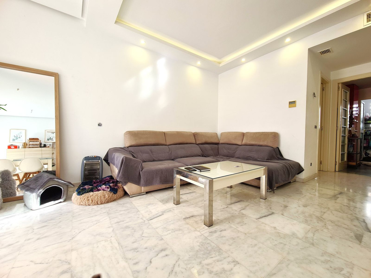 3 Bedroom Apartment for Sale in Estepona — 9