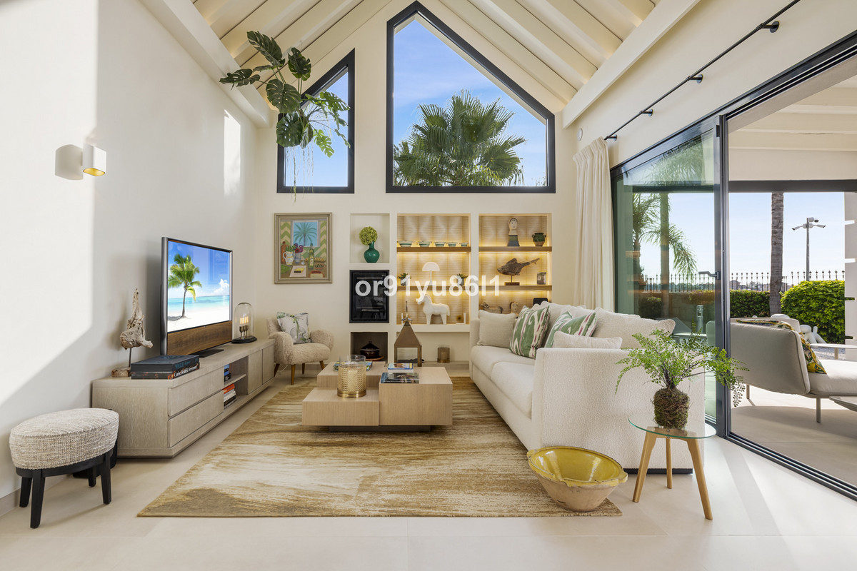 4 Bedroom Villa for Sale in The Golden Mile — 3