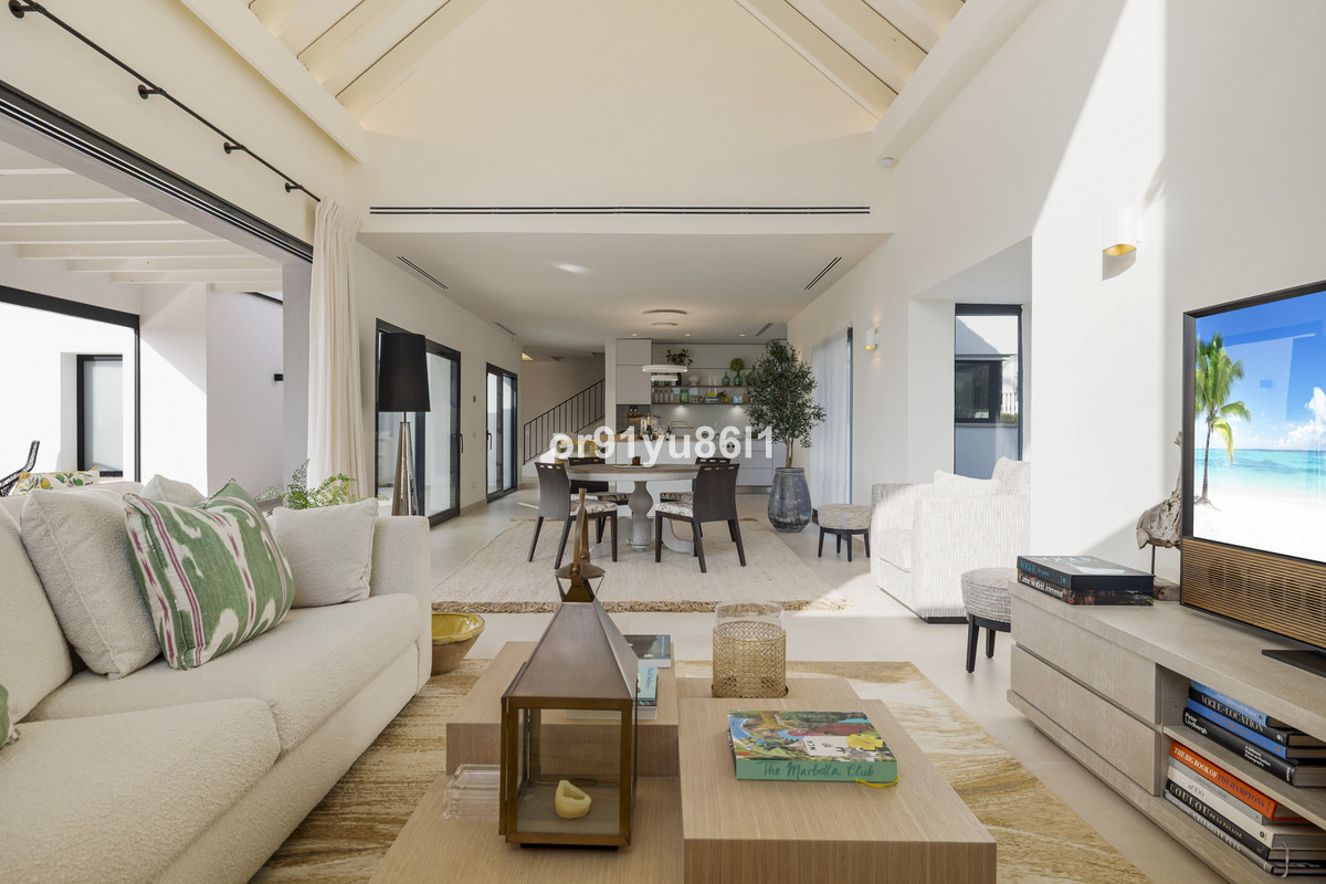 4 Bedroom Villa for Sale in The Golden Mile — 4