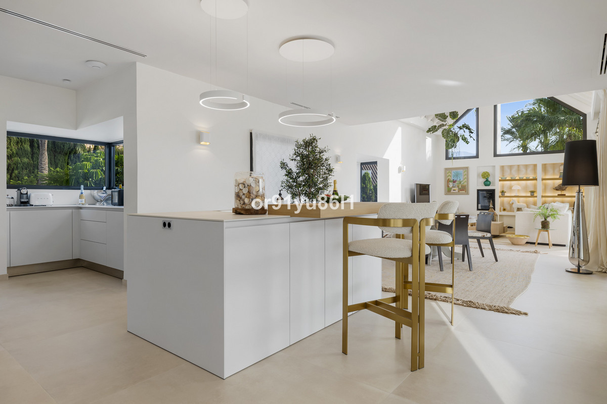 4 Bedroom Villa for Sale in The Golden Mile — 6