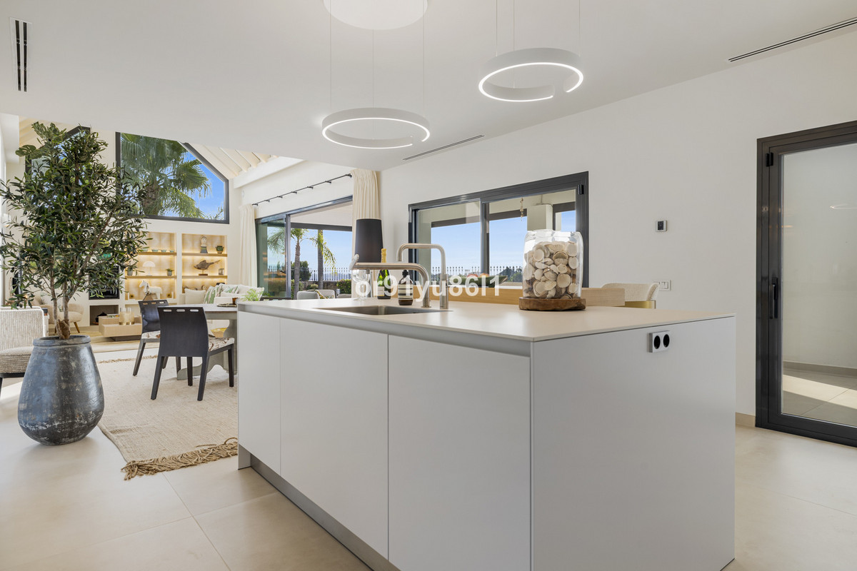 4 Bedroom Villa for Sale in The Golden Mile — 7