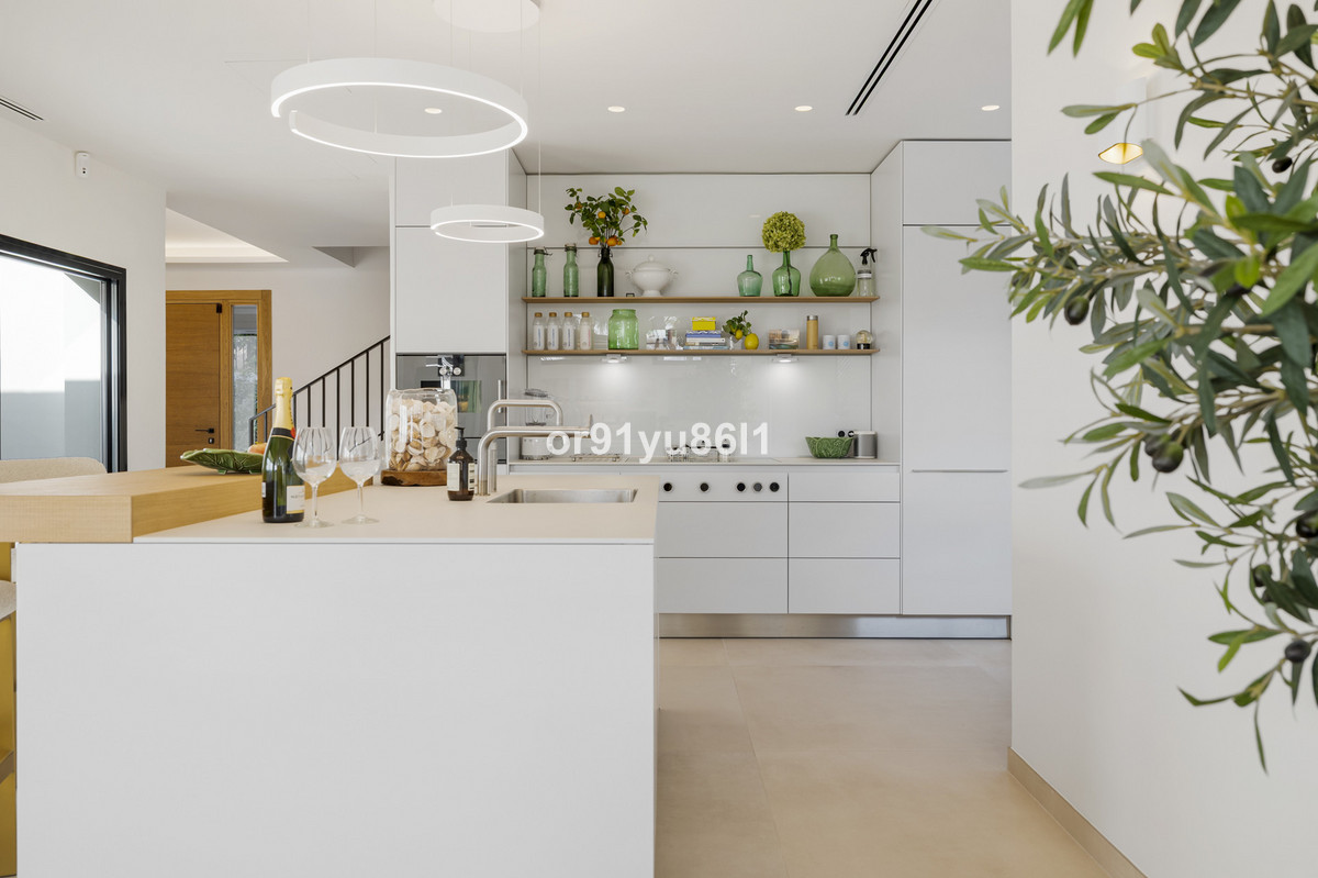 4 Bedroom Villa for Sale in The Golden Mile — 8