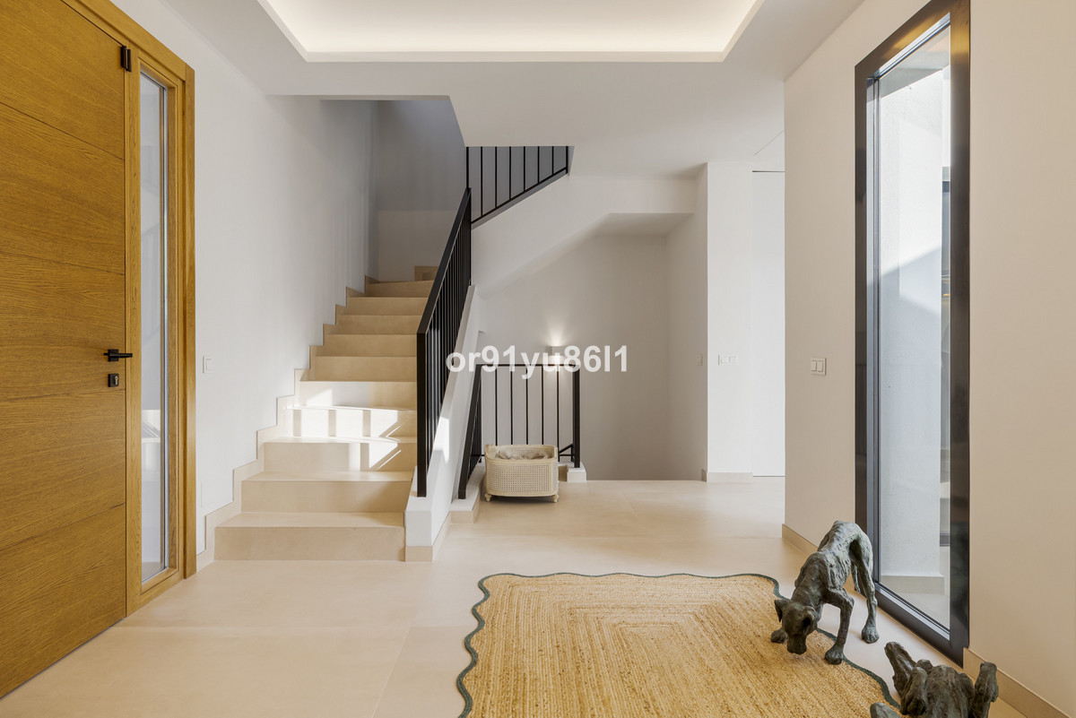 4 Bedroom Villa for Sale in The Golden Mile — 9