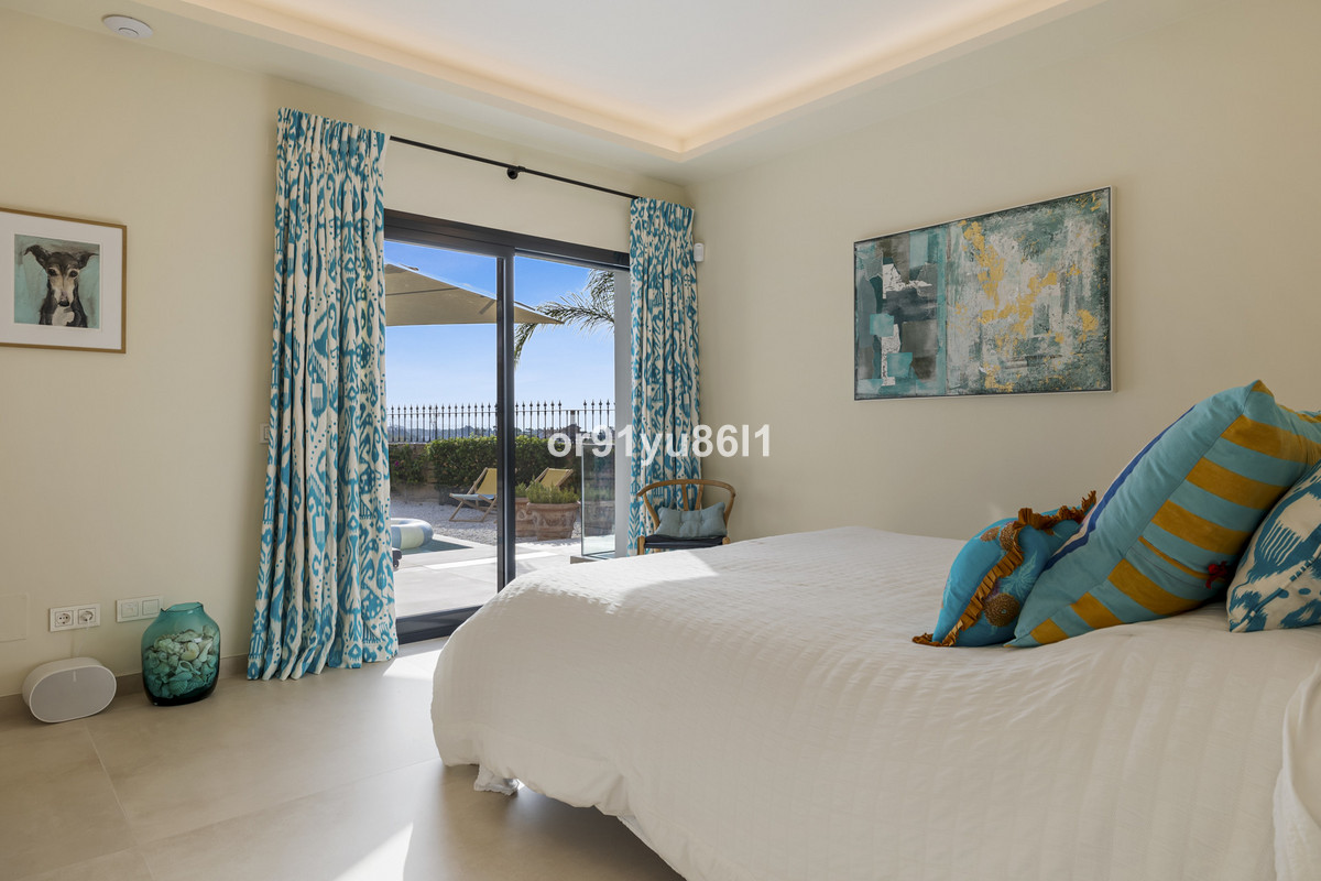 4 Bedroom Villa for Sale in The Golden Mile — view 10