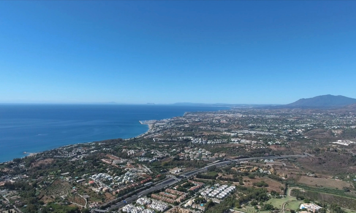 Plot for Sale in The Golden Mile