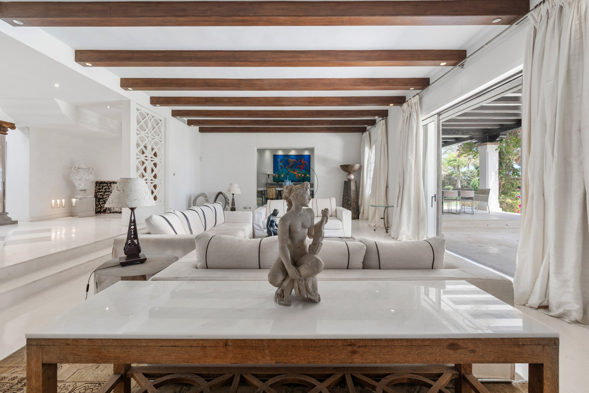 9 Bedroom Villa for Sale in Estepona — 4