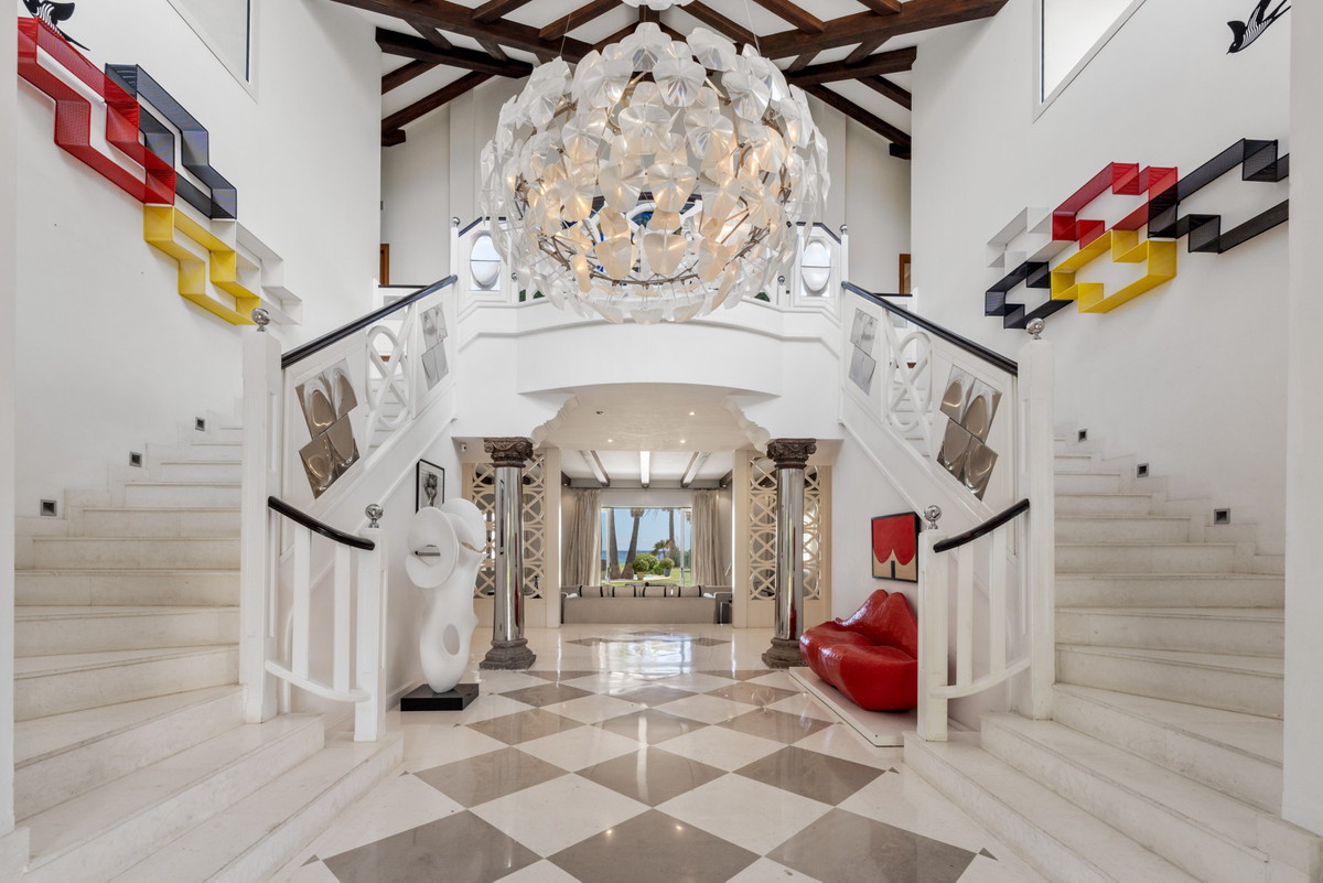 9 Bedroom Villa for Sale in Estepona — 5