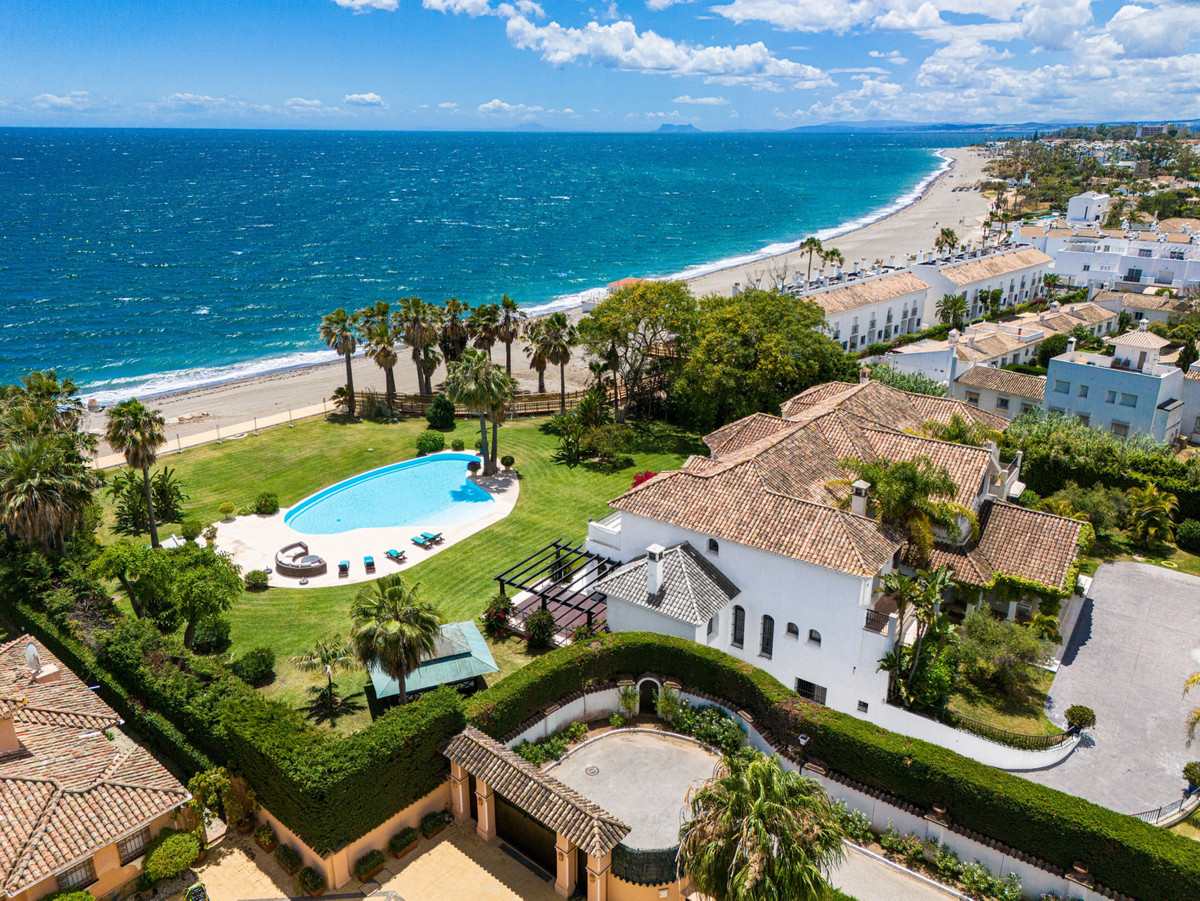 9 Bedroom Villa for Sale in Estepona — 6