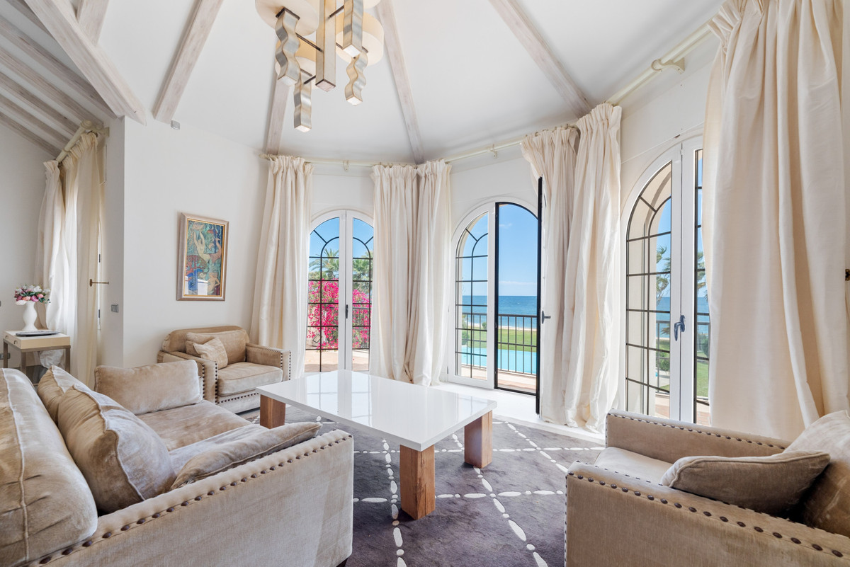 9 Bedroom Villa for Sale in Estepona — 7
