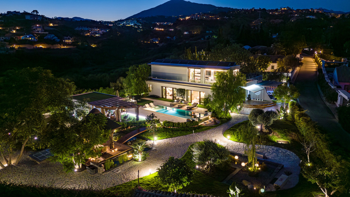 5 Bedroom Villa for Sale in Benahavís