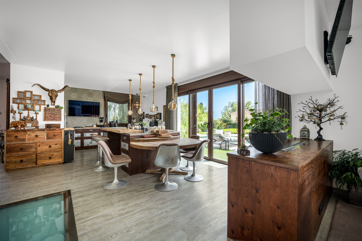 5 Bedroom Villa for Sale in Benahavís — 8