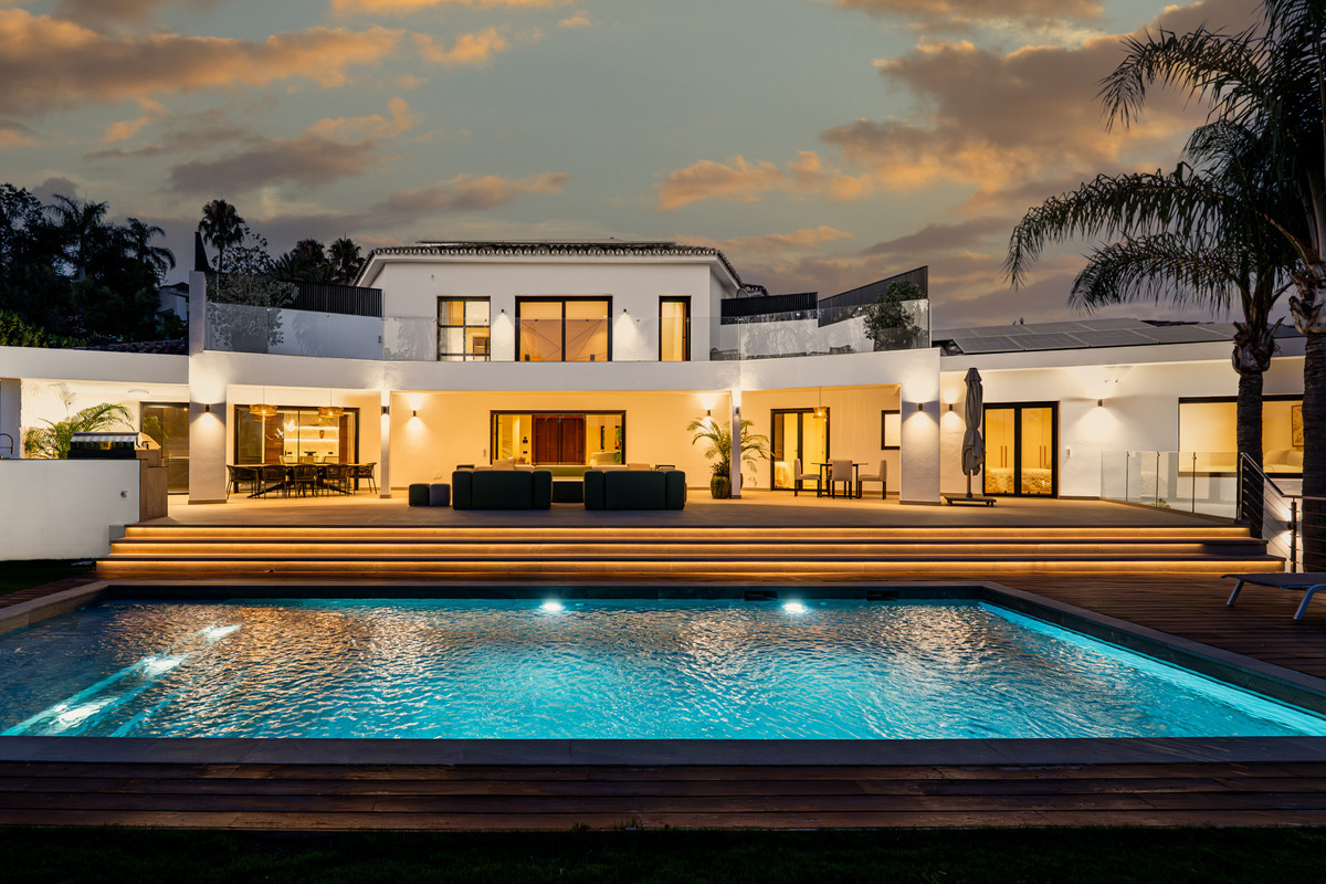 5 Bedroom Villa for Sale in Nagüeles