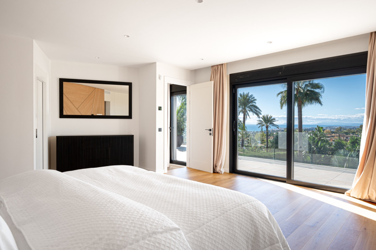 5 Bedroom Villa for Sale in Nagüeles — 2