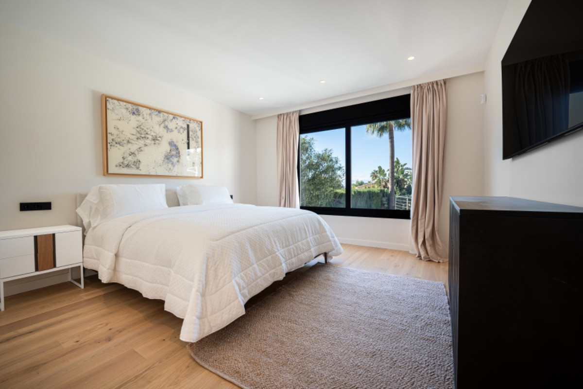 5 Bedroom Villa for Sale in Nagüeles — view 10