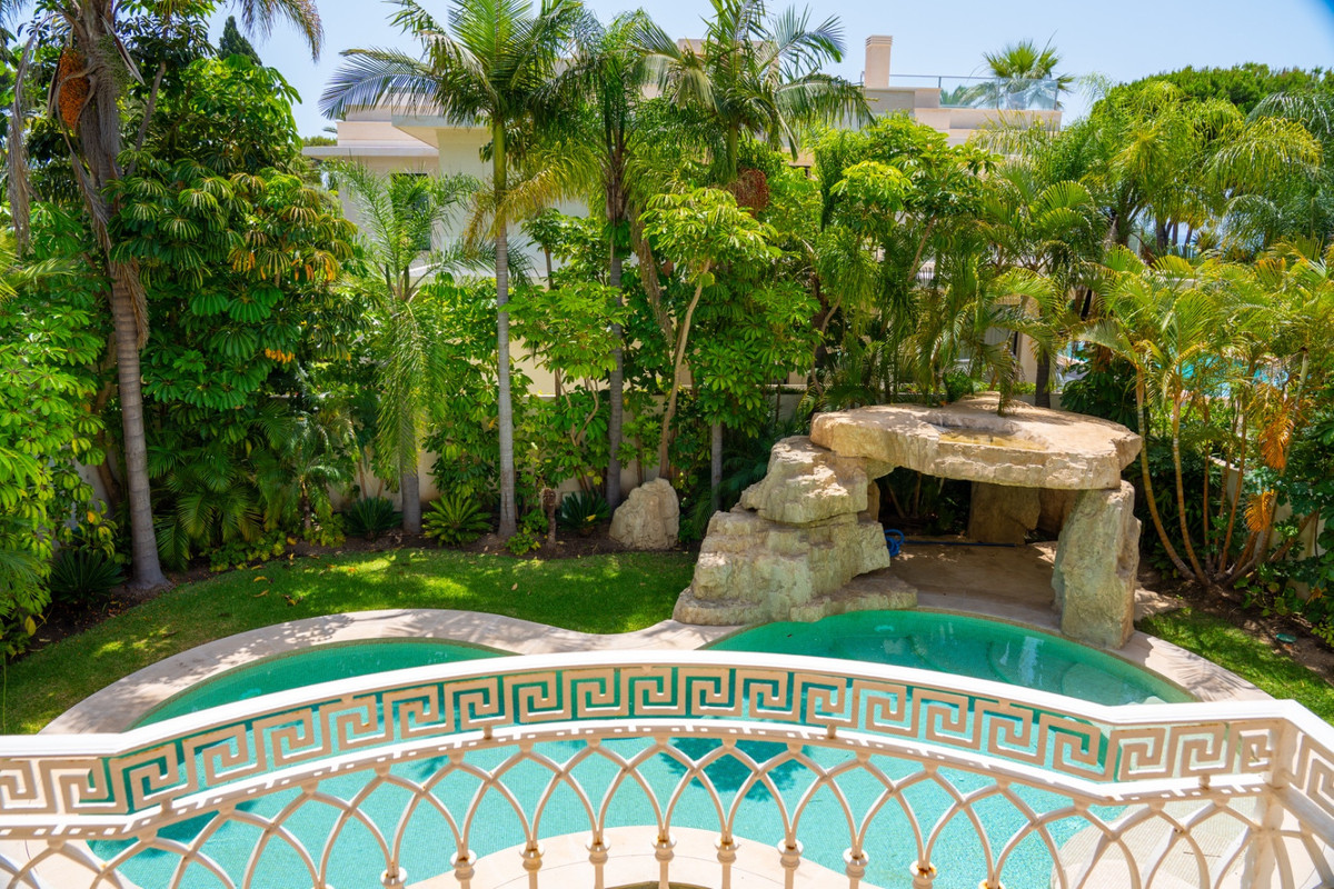 4 Bedroom Villa for Sale in Marbella — 2
