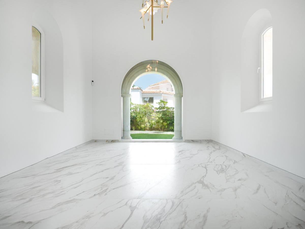 4 Bedroom Villa for Sale in Marbella — 3