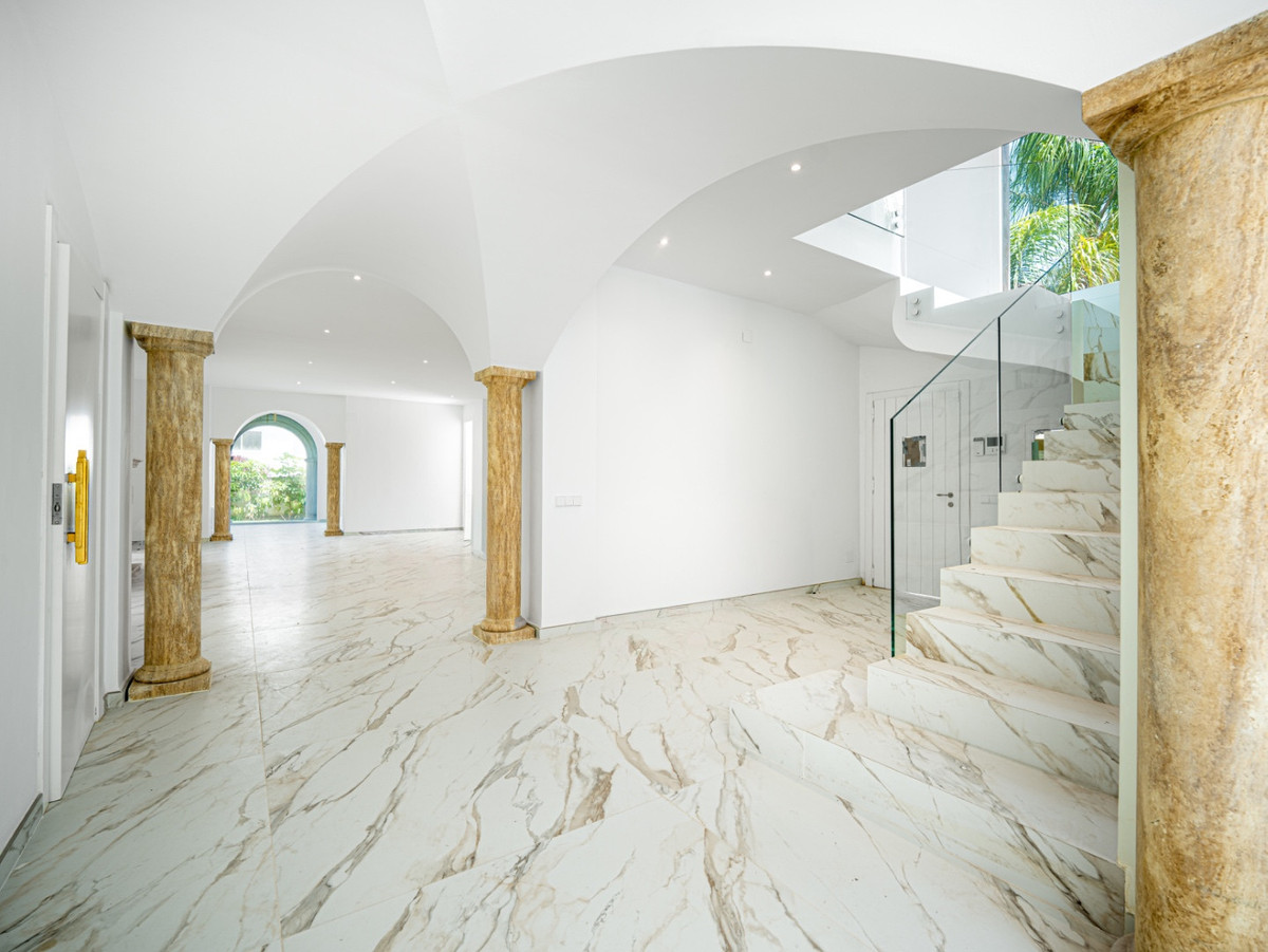 4 Bedroom Villa for Sale in Marbella — 5