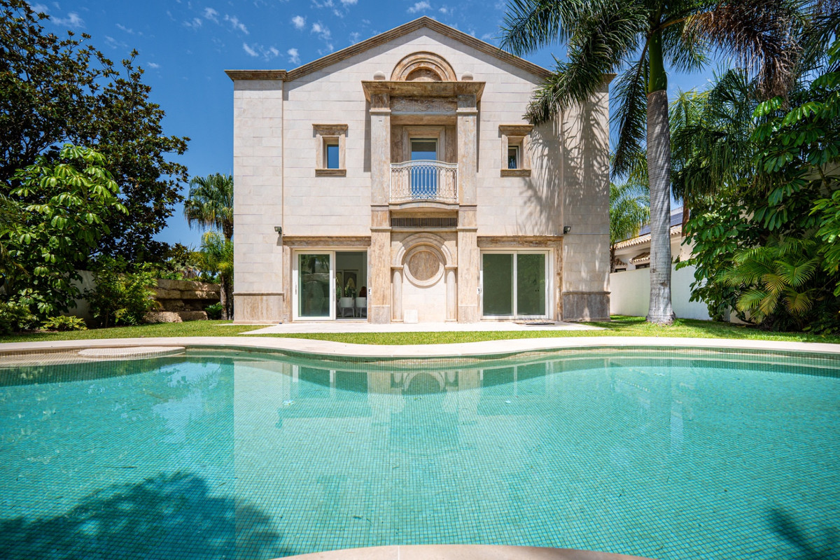 4 Bedroom Villa for Sale in Marbella — 6