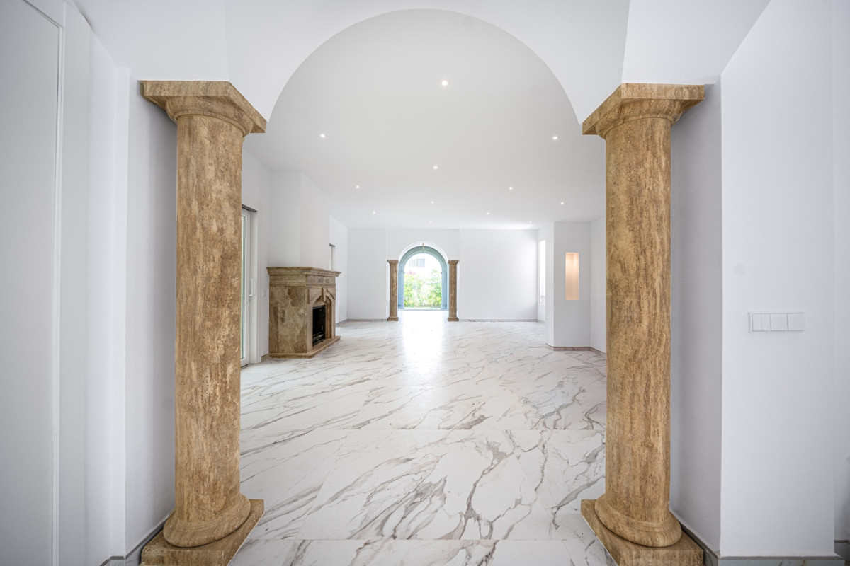 4 Bedroom Villa for Sale in Marbella — 7
