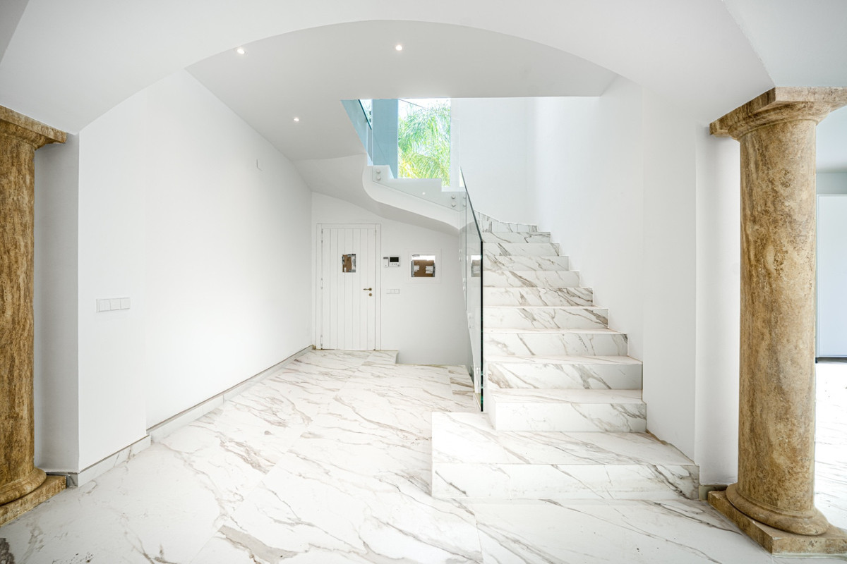 4 Bedroom Villa for Sale in Marbella — 8