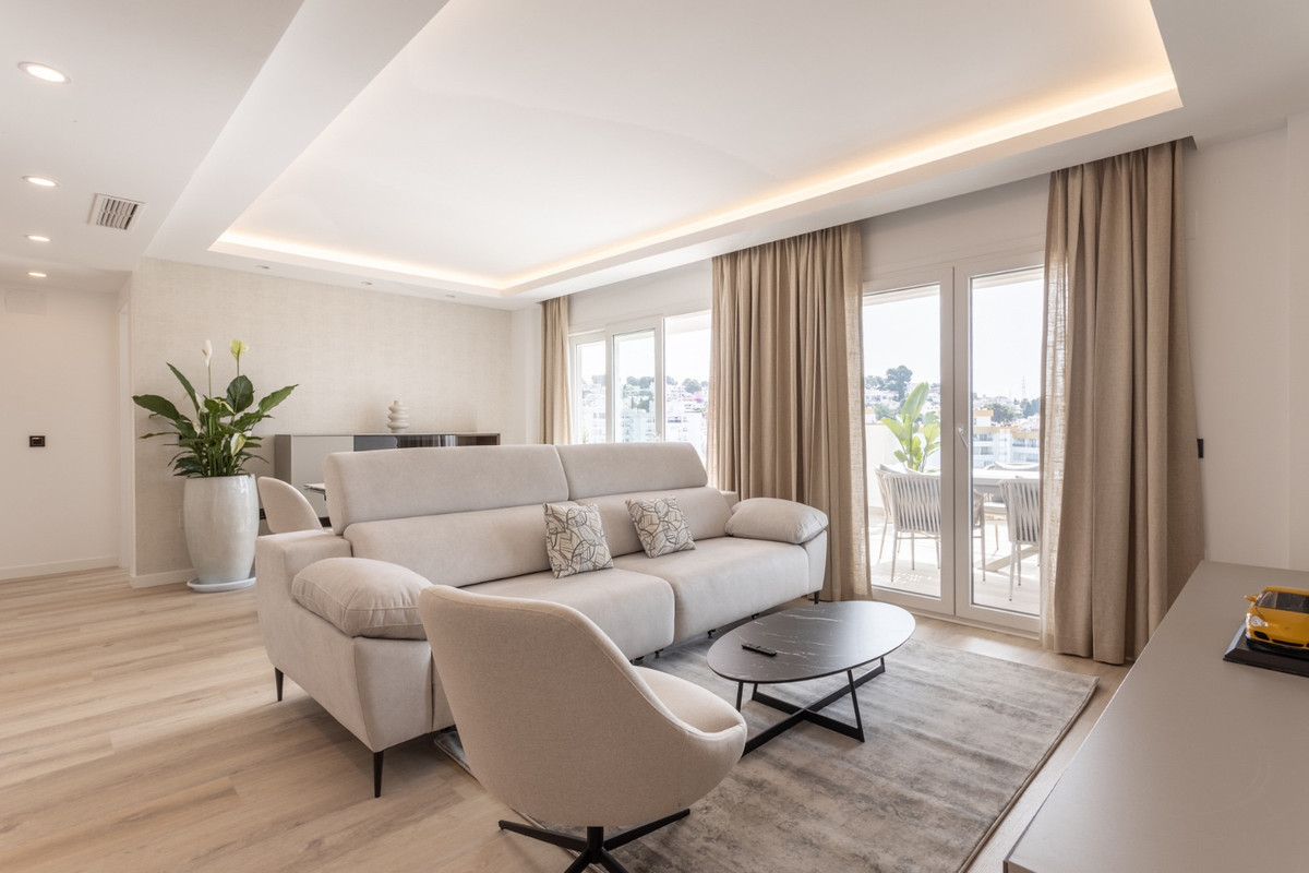 4 Bedroom Apartment for Sale in Nueva Andalucía — 2