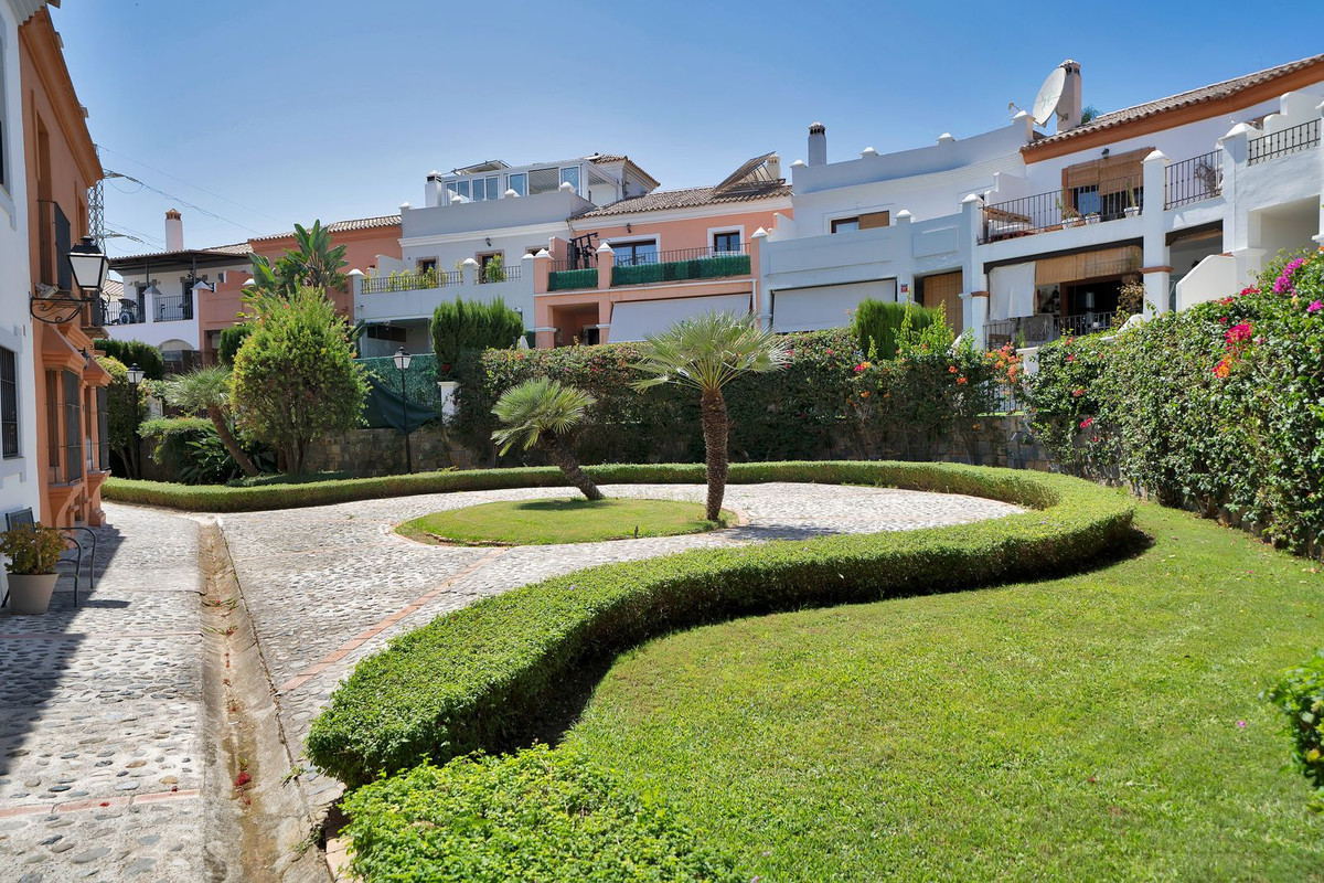 4 Bedroom Villa for Sale in Estepona