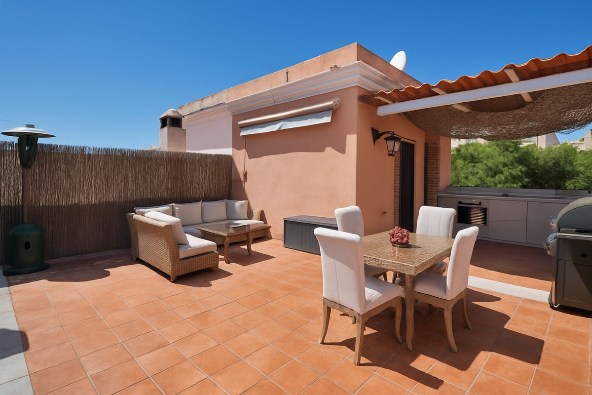 4 Bedroom Villa for Sale in Estepona — 6