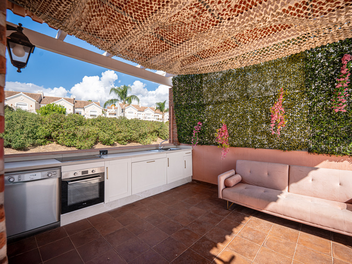 4 Bedroom Villa for Sale in Estepona — 9