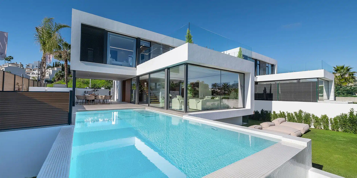 5 Bedroom Villa for Sale in El Paraiso