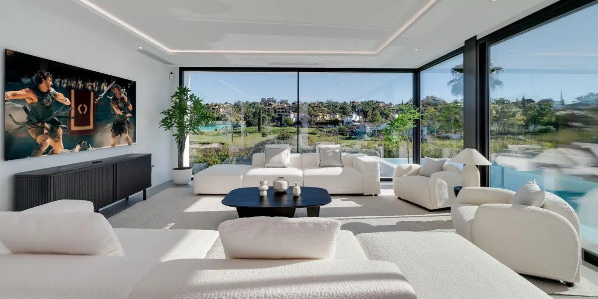 5 Bedroom Villa for Sale in El Paraiso — 2
