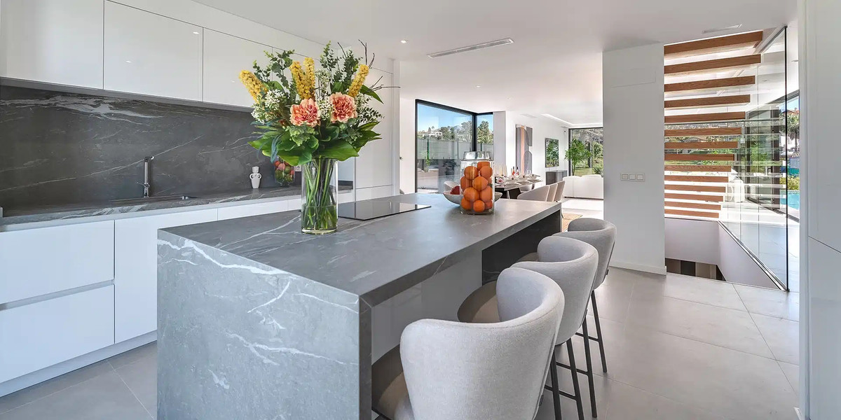 5 Bedroom Villa for Sale in El Paraiso — 3