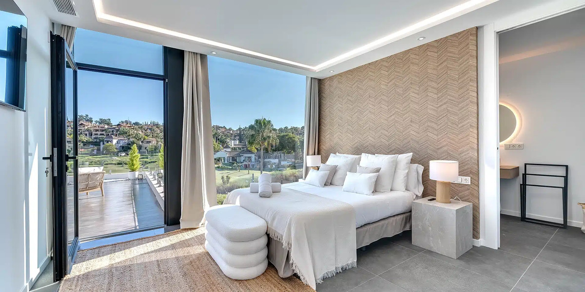 5 Bedroom Villa for Sale in El Paraiso — 5