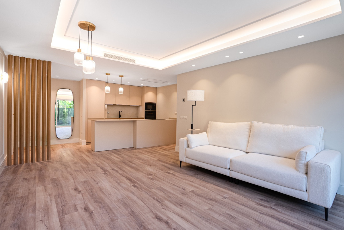 2 Bedroom Apartment for Sale in San Pedro de Alcántara — 2