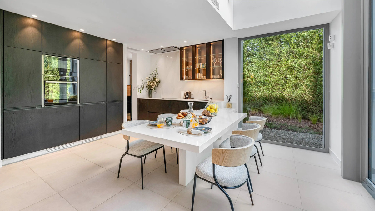 5 Bedroom Villa for Sale in El Paraiso — 5